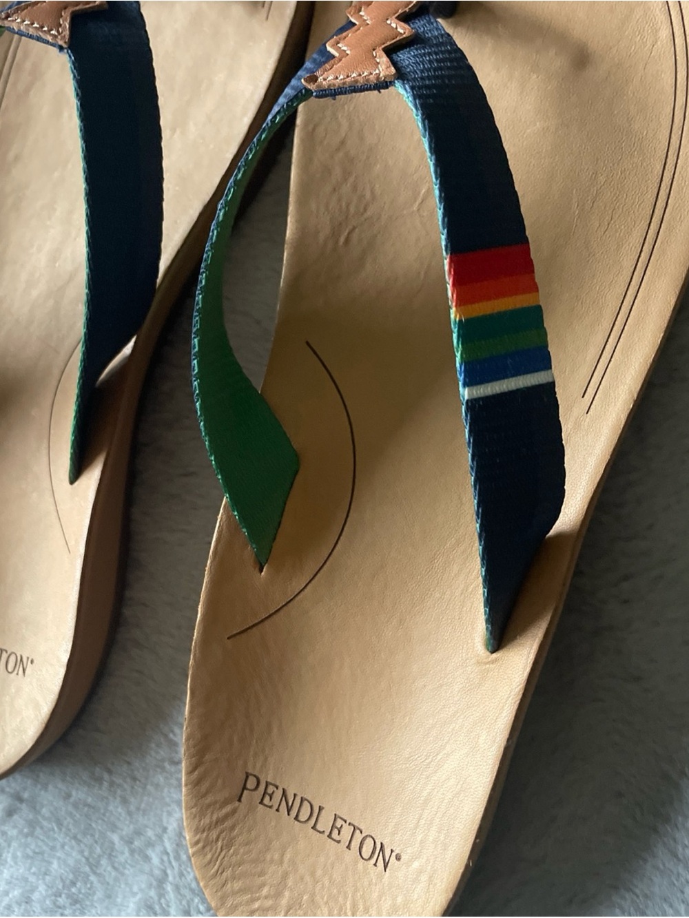 Pendleton Crater Lake Flip Flops with Navy Multicolor Straps size 9 - Picture 4 of 6